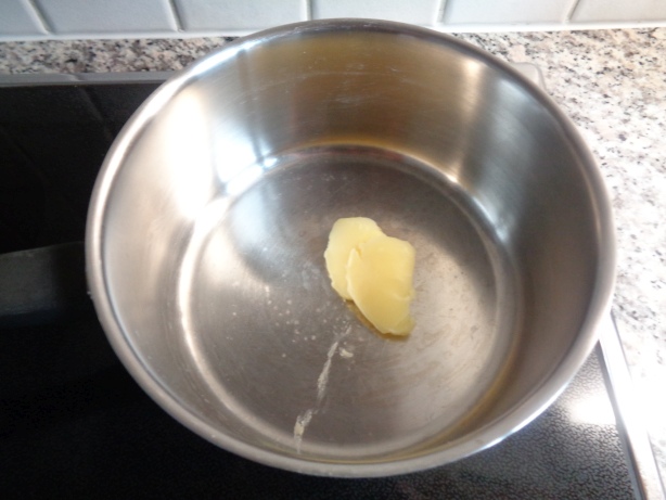 Die Butter in einer Bratpfanne erhitzen