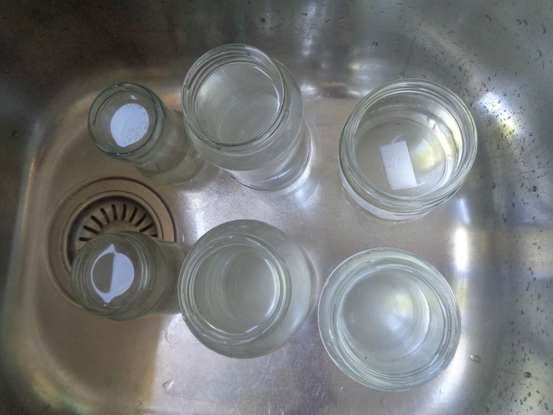 Sterilize the jar with hot water