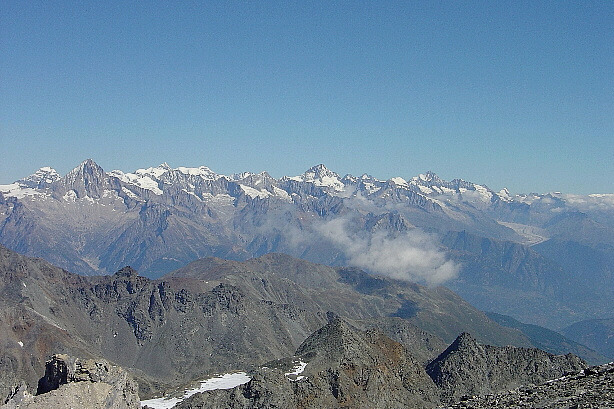 Blick nach Norden - Berner Alpen und Grosser Aletschgletscher