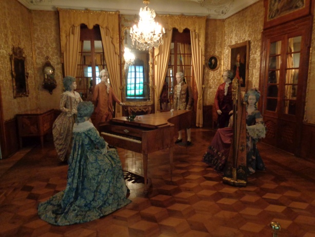 Aristocratic huguenotic family in a salon