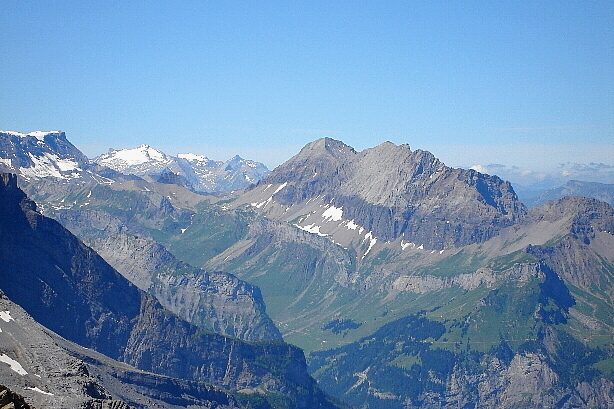 Gällihorn (2284m), Wildhorn (3247m), Les Diablerets (3210m), Lohner (3049m)