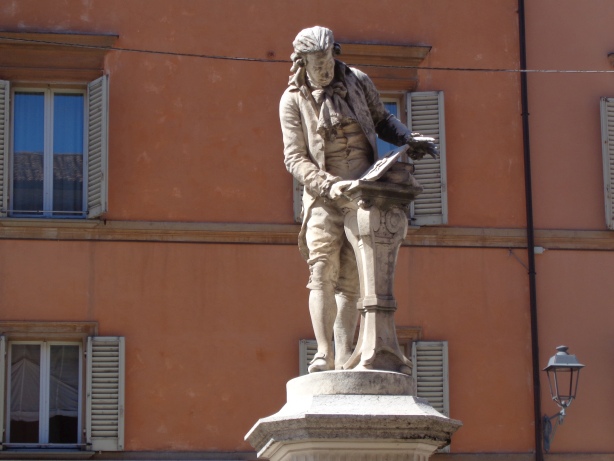 Statue of Galvani / Piazza Galvani