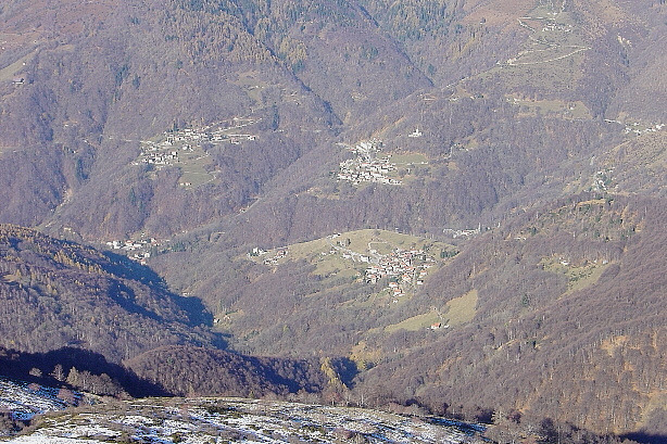 Blick hinunter auf die italienische Seite (Val Cavargna)