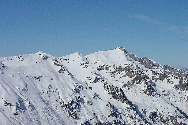 Rauflihorn (2322m) behind that the Diemtigtaler Rothorn (2410m)