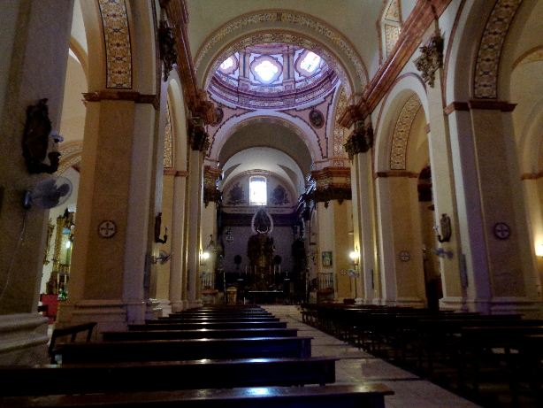 Interior view of church / Parroquia de Santa Maria