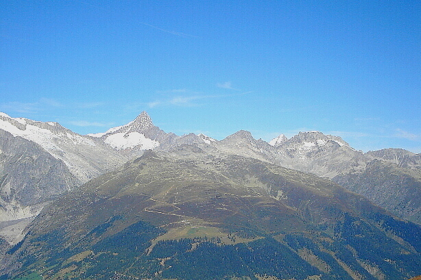 Finsteraarhorn (4272m), Lauteraarhorn (4042m), Oberaarhorn (3631m)