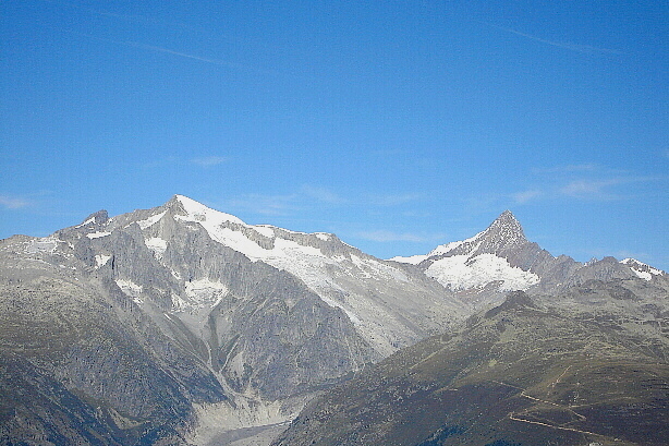 Gross Wannenhorn (3906m) und Finsteraarhorn (4272m)