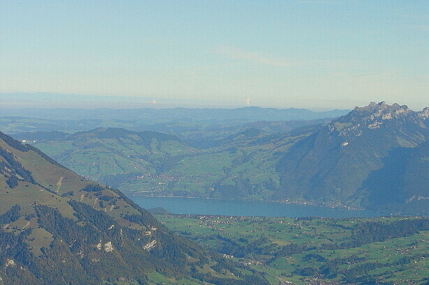 Thunersee, Schweizer Mittelland - rechts das Sigriswiler Rothorn (2050m)