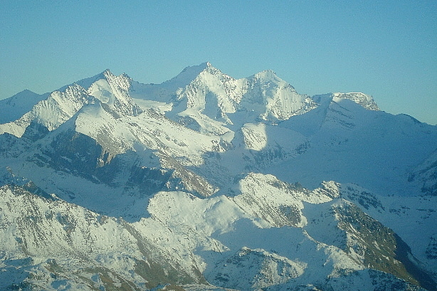 Mischabel - Dom (4545m), Täschhorn (4490m) und Nadelhorn (4327m)