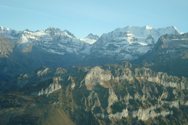 Gehrihorn (2130m), Gspaltenhorn (3436m), Blüemlisalp (3660m)