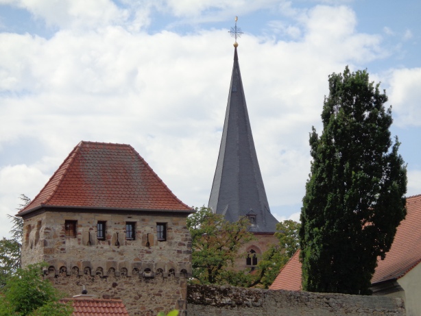 Hahnenturm und protestantische Kirche