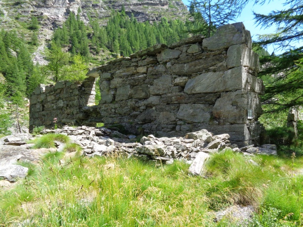 Ruins Stockalper tower in der Äbi