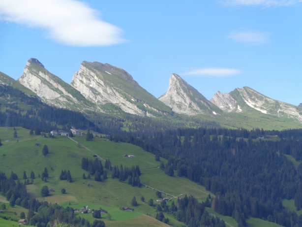Churfirsten - Zuestoll (2235m), Brisi (2274m), Frümsel (2264m), Selun (2204m)