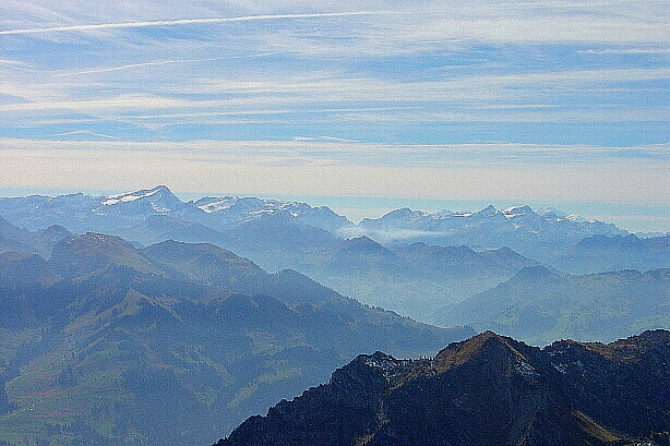 Wildhorn (3247m), Sommet des Diablerets (3210m), Mont Blanc (4802m)