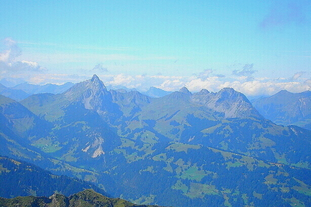 Furggenspitz (2297m) and Gummfluh (2458m)