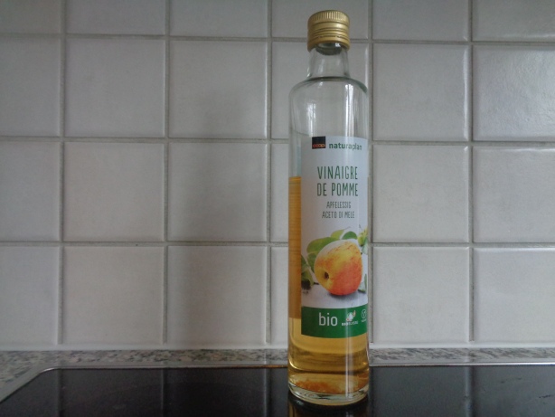 Half a liter of vinegar from apples