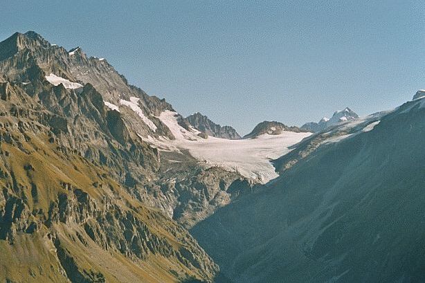 Blüemlisalp (3660m), Mutthorn (3034m) und Kanderfirn