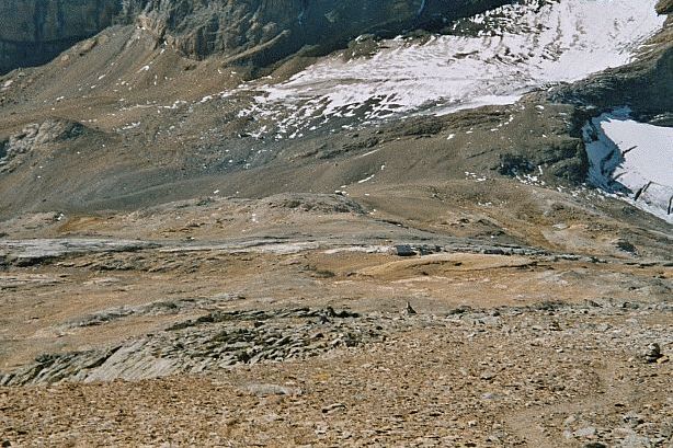 Blick hinunter zur Lötschenpasshütte (2690m)
