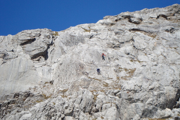 Der Abstieg erfolgt über den Klettersteig