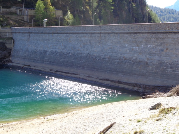 Staumauer vom Lago di Dèvero