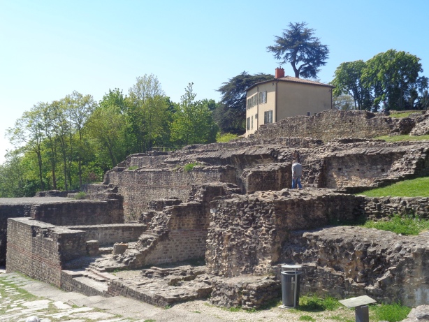 Gallic-roman theatre / Théâtre gallo-romain