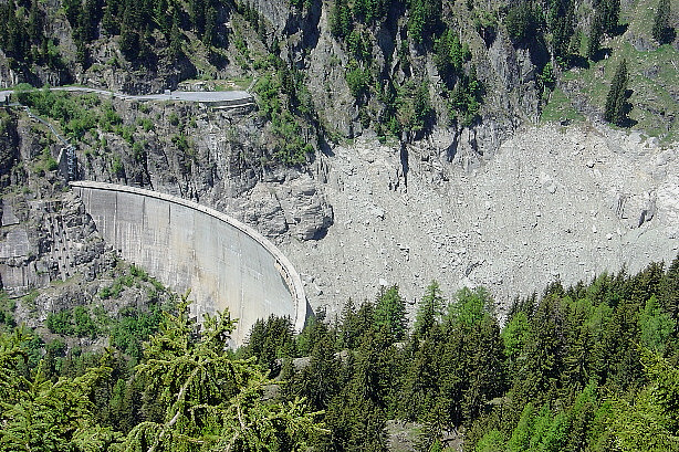 Gibidum dam wall and reservoir (reservoir?)