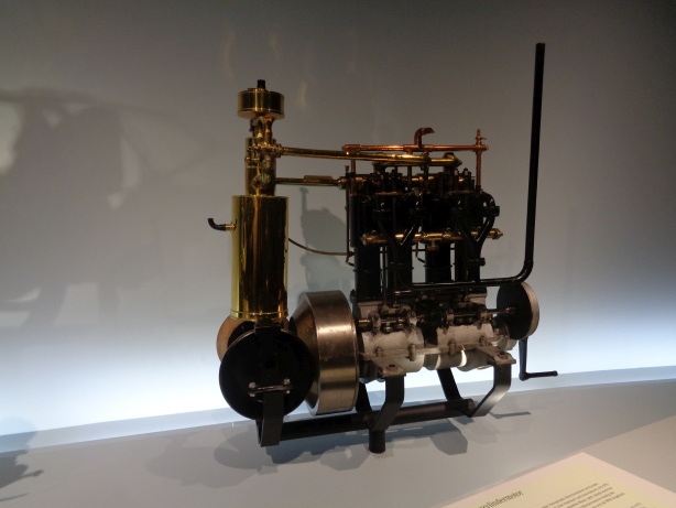 1884 - Daimler 5 HP four-cylinder engine