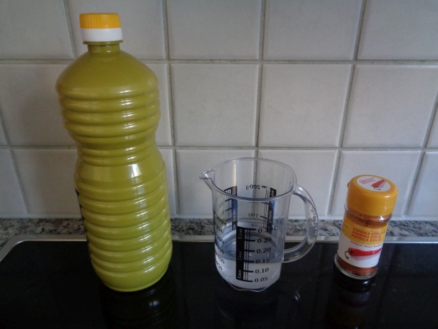 Olivenöl, Wasser und Paprika