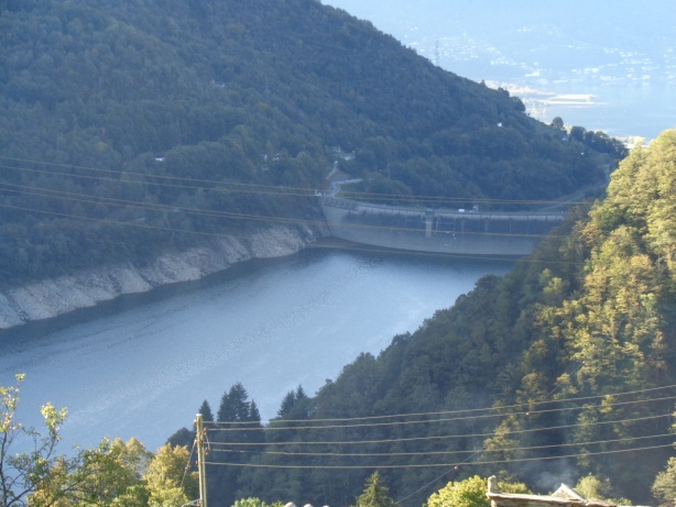 Lago di Vogorno and Verzasca-damwall