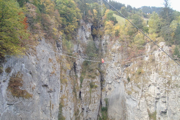 Die Nepalbrücke von der Seilbahn nach Stechelberg