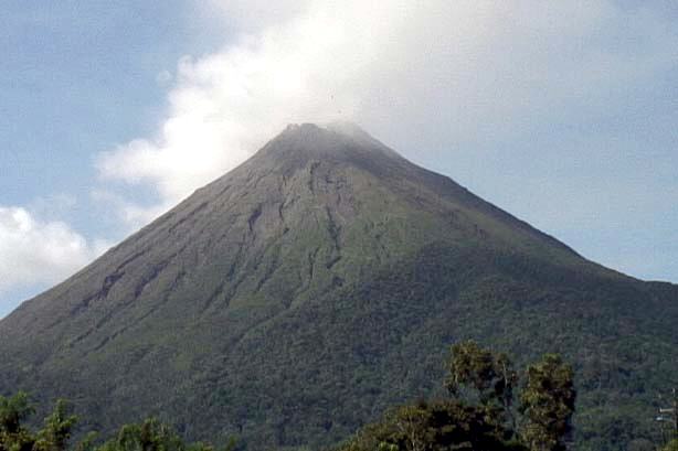 Arenal volcano (1657m)
