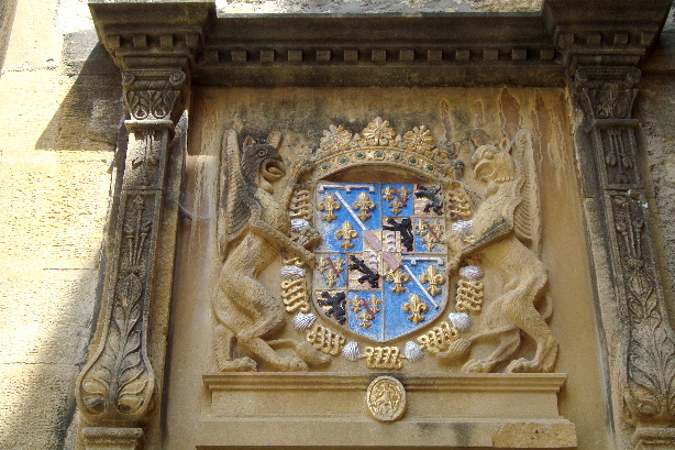 Wappen im Schlosshof