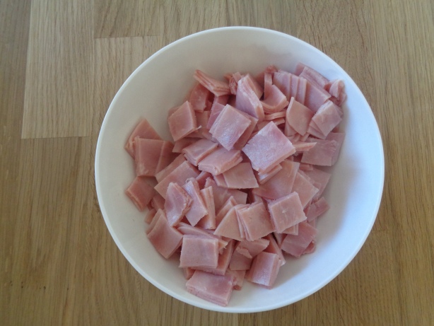 200 grams of ham, cut in small pieces