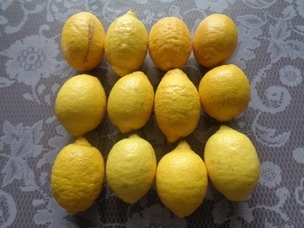 12 Zitronen (etwa 2 Kilo)