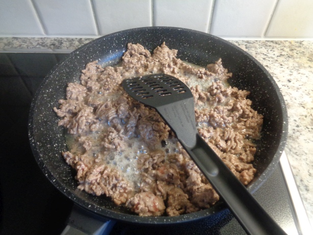 Flavour the mincedmeat with some salt and roast it with some butter