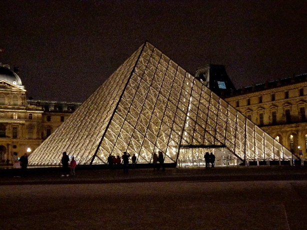 Pyramide vom Louvre