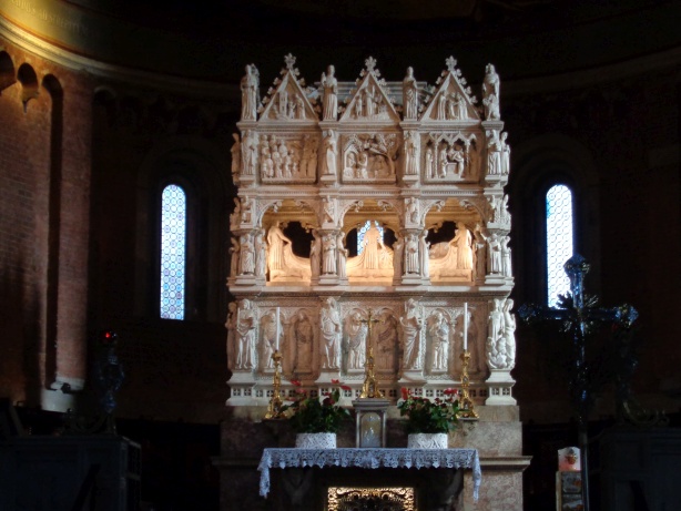 Interior view of Basilica di San Pietro in Ciel d'Oro