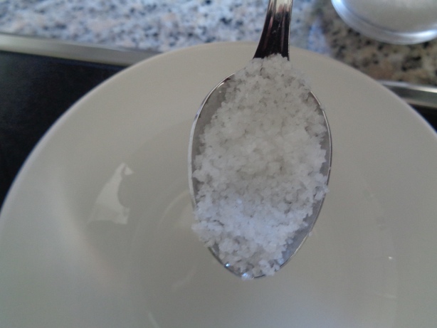 Ein gestrichener Teelöffel Salz