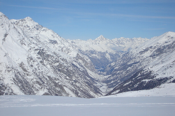 Mattertal und Bietschhorn (3934m) im Hintergrund
