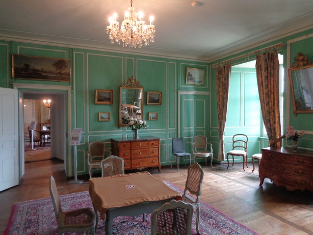 The green sitting-room