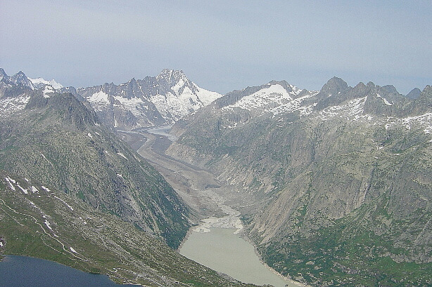 Zinggenstock (2916m), Unteraar glacier, Lauteraarhorn (4042m) and Grimselsee