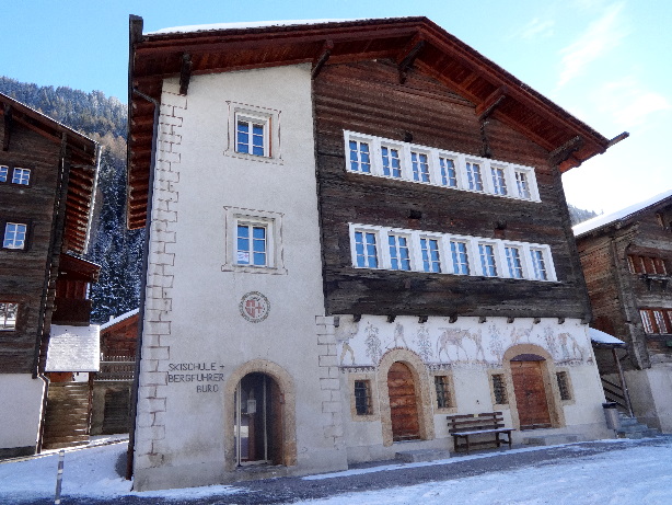 Ski school and mountain guide center - Ernen