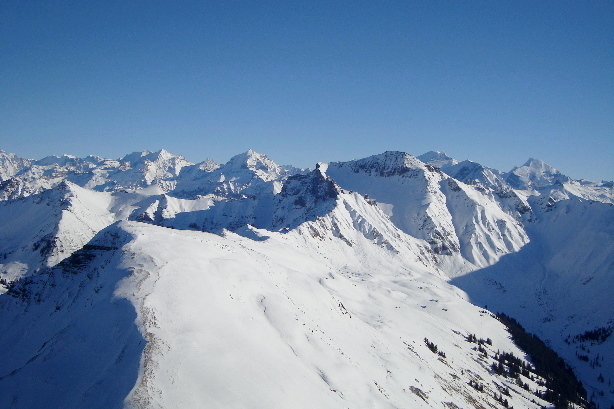 Rauflihorn (2322m) in the foreground left side