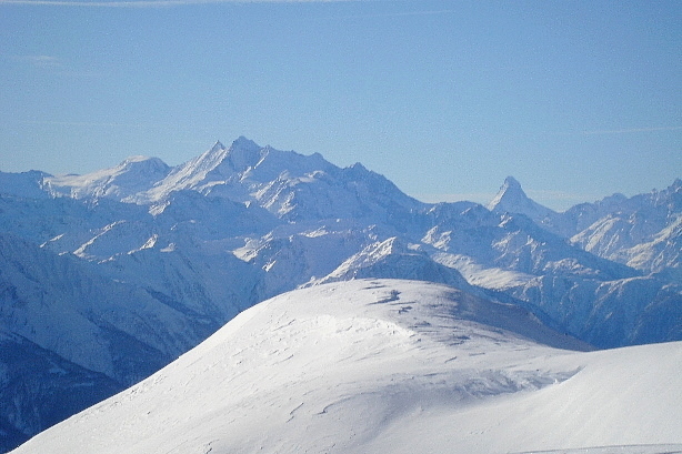 Alphubel (4206m), Mischabel (4545m), Matterhorn (4478m)