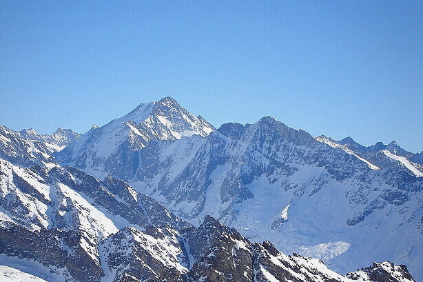 Sattelhorn (3745m), Schinhorn (3797m)