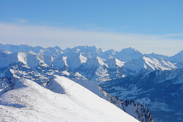 Blümlisalp (3660m), Doldenhorn (3638m), Niesen range in the foregrund