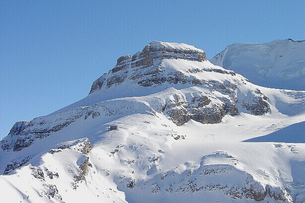 Blümlisalp hut SAC (2840m) and Wilde Frau (3274m)
