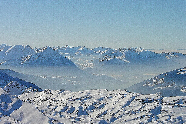 Niesen (2362m) and Stockhorn Range