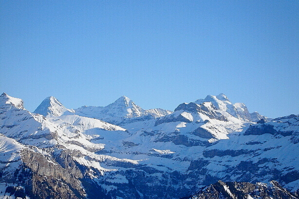 Eiger (3970m), Mönch (4107m), Jungfrau (4158m), Chilchflue (2833m)