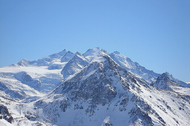 Mischabel (4545m) im Hintergrund, Schwarzhorn (3201m) im Vordergrund